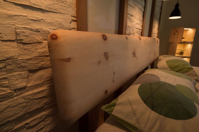 Kopfteildetail. Abgerundete Ecken, sehr angenehme weiche Optik und Haptik. 